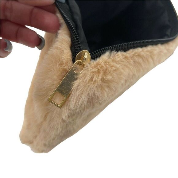 Blush Pink Faux Fur Wristlet Small Clutch Modern Cozy Chic Fun Night Out Plush - Picture 6 of 6